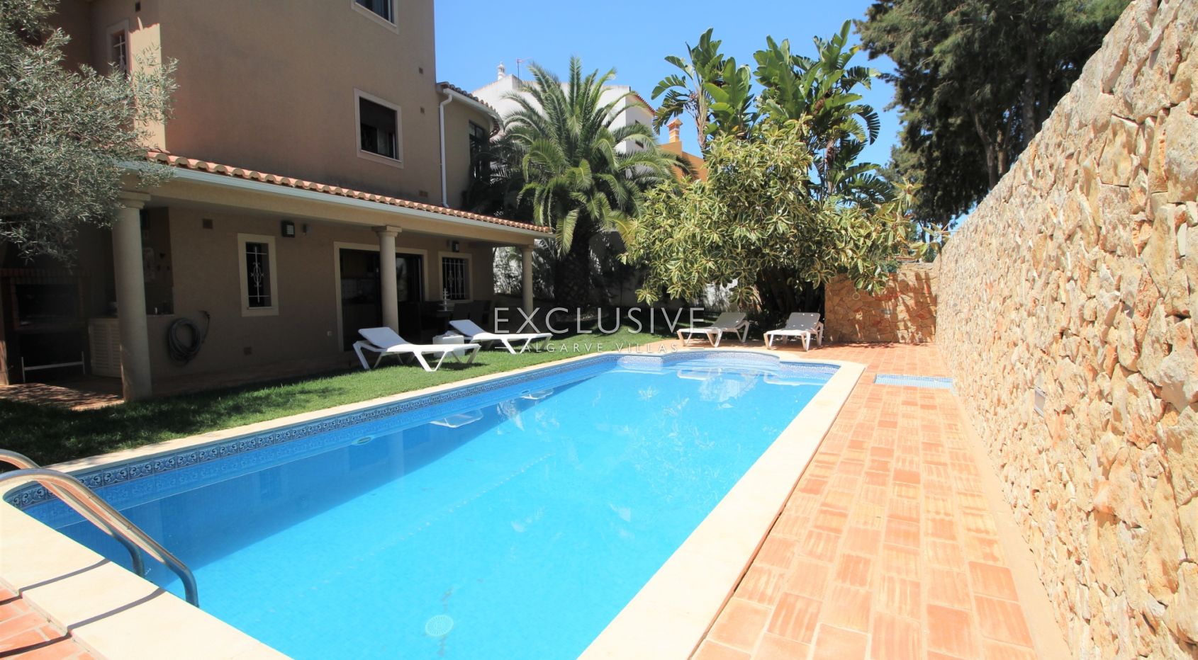 Spacious villa with very high quality interiors in Lagos Center — photo 1