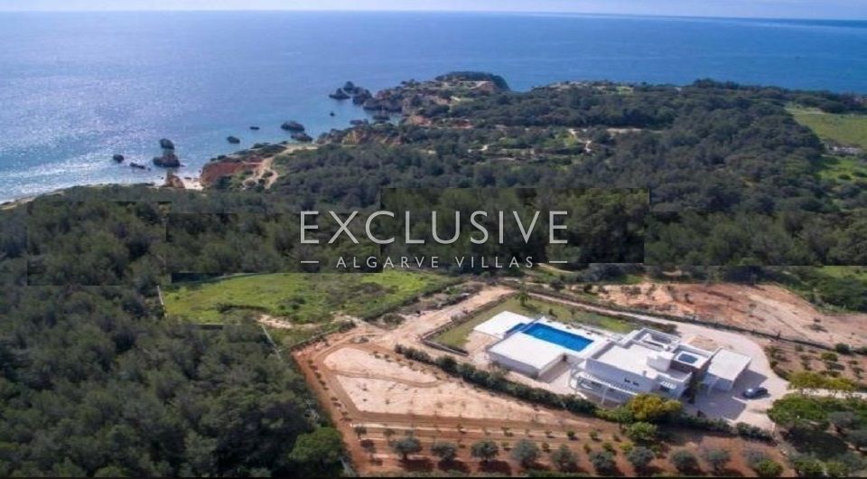 Large ocean front villa with 5 bedrooms near Alvor — photo 1