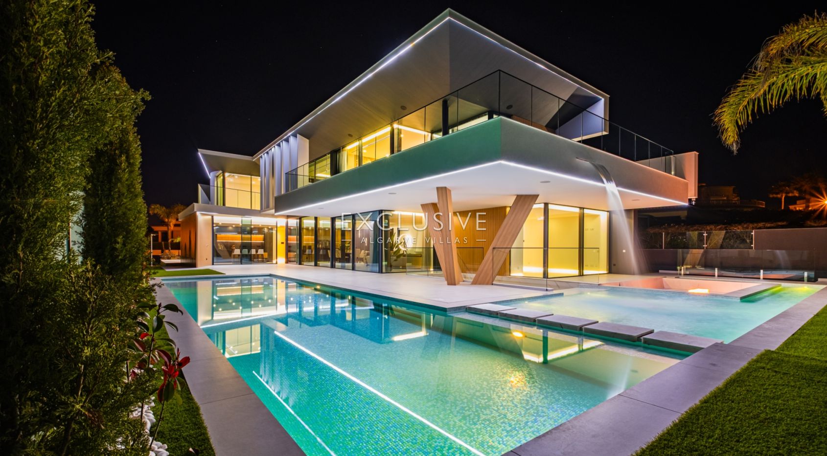 Buy Brand new 5 bedroom villa on Gale beach near Albufeira with sea views