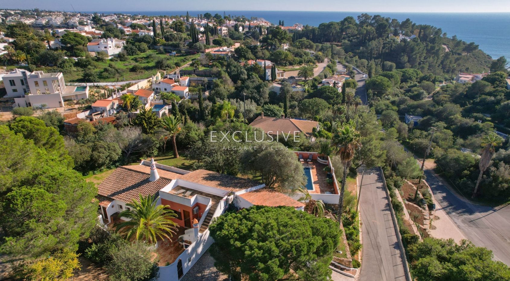 Secluded ocean view property on big plot in the heart of Carvoeiro