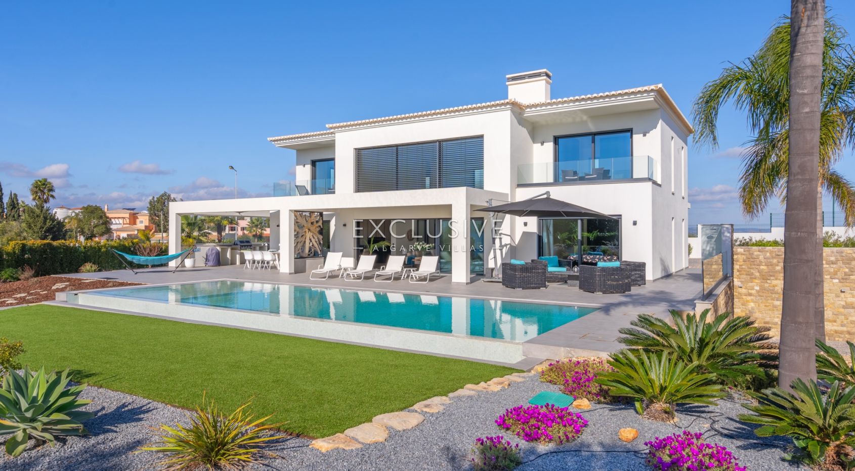 Contemporary 4 bedroom villa with pool in Carvoeiro, Algarve — photo 1