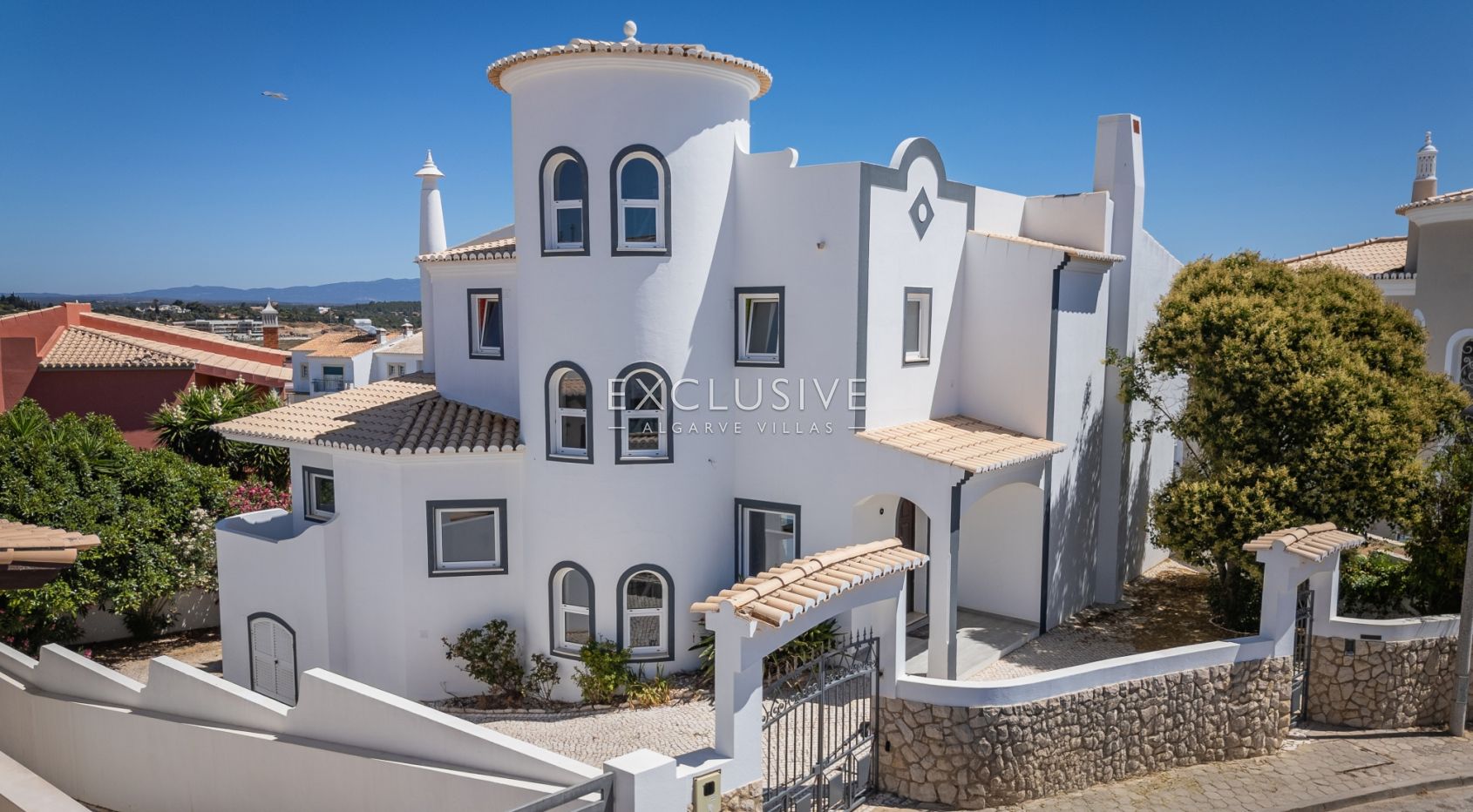 Fully Renovated Modern Villa with Sea Views in Cerro das Mós, Lagos