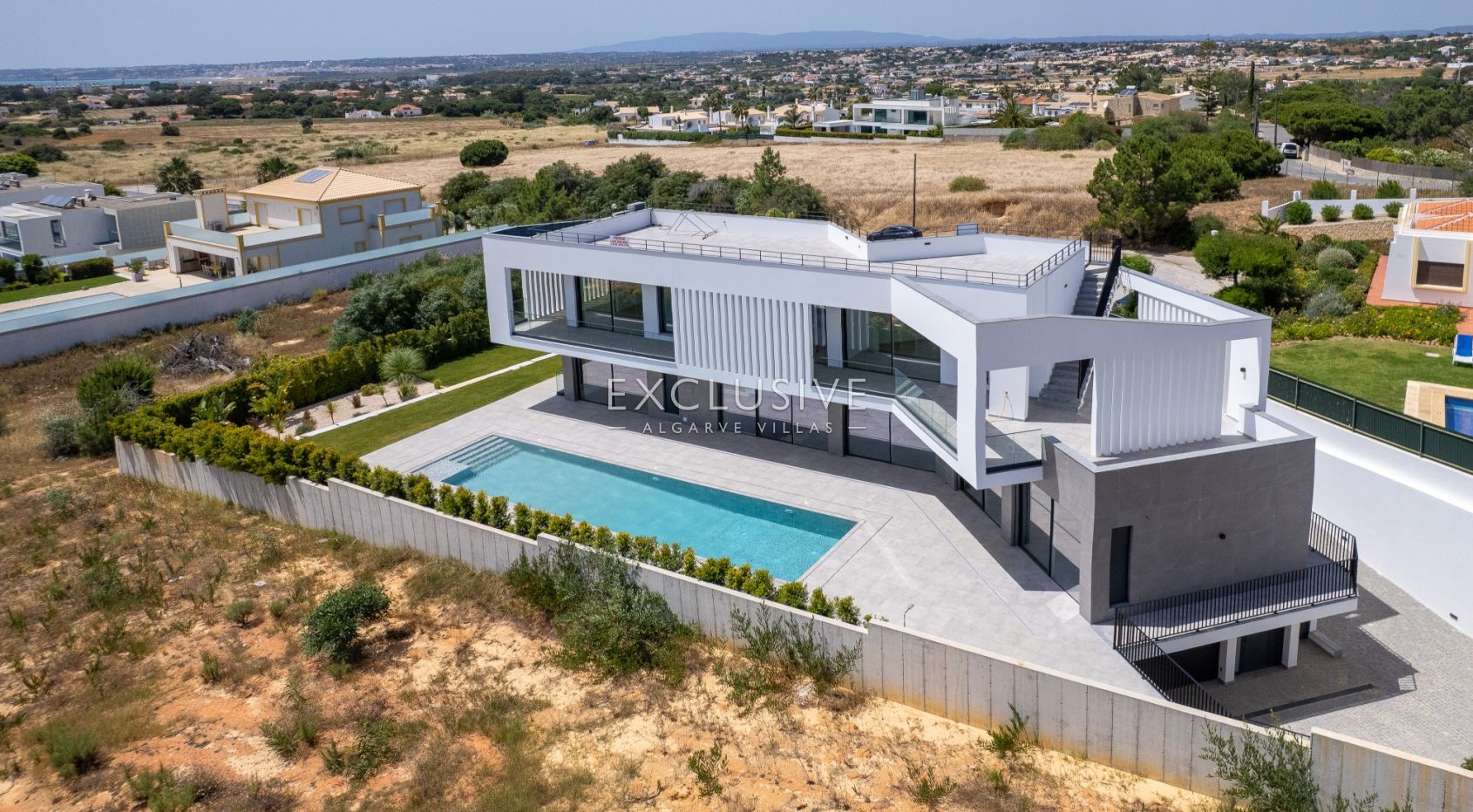 Contemporary villa, ready to move into, Praia da Galé, Albufeira