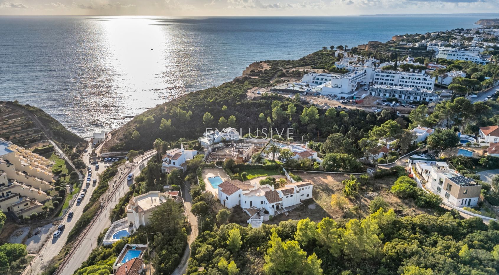 House with big plot to renovate close to the beach in Carvoeiro — photo 1