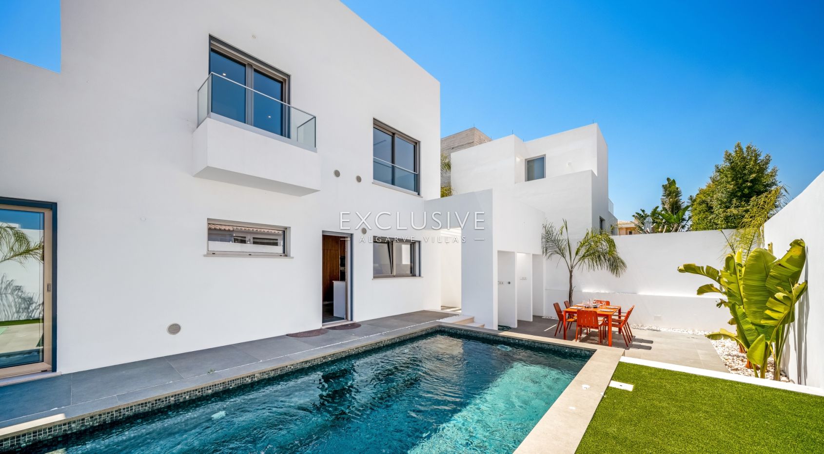 Contemporary Brand new 4 Bed Villa in Lagos, 1,5km to Porto de Mós beach — photo 1