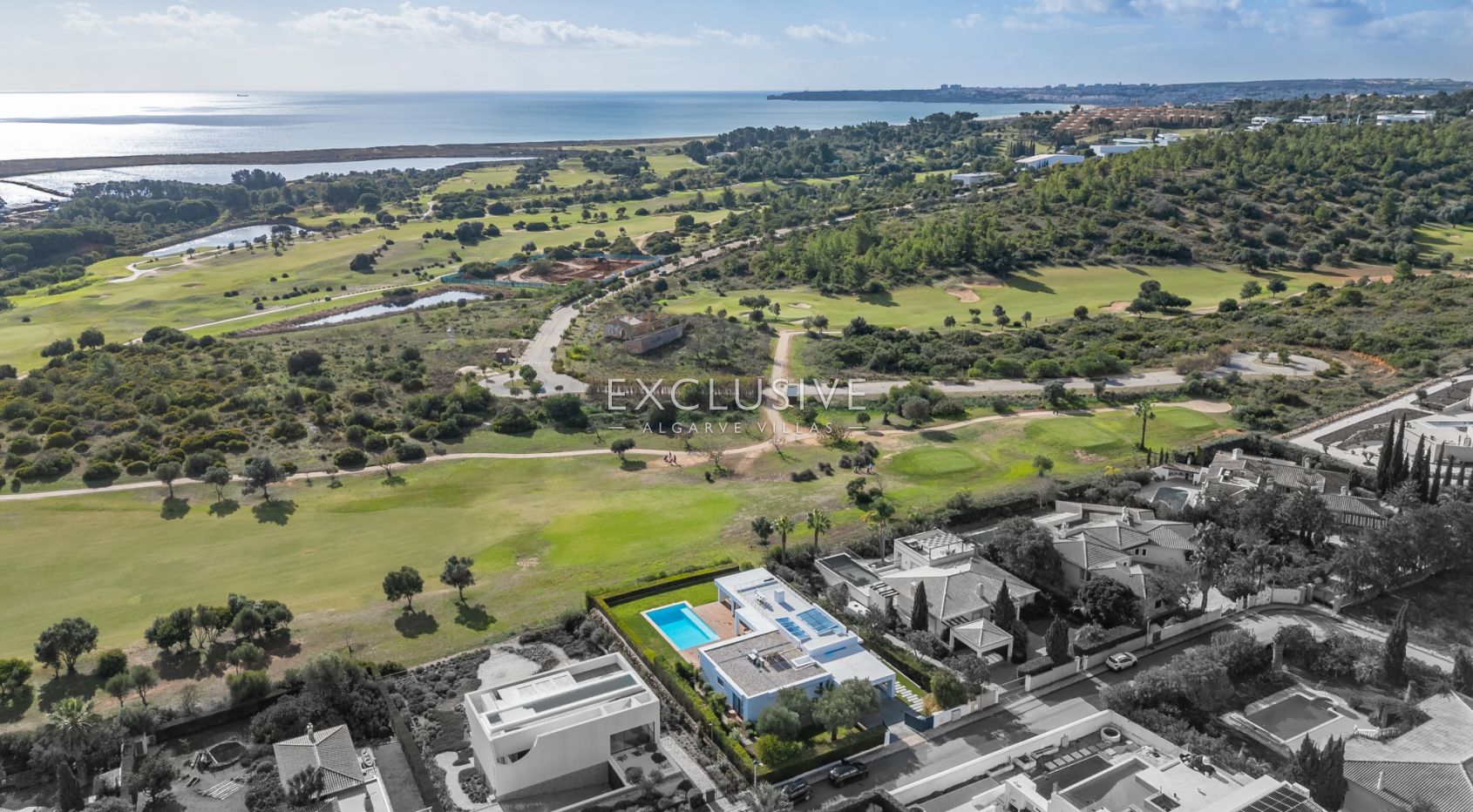 Elegant Villa with Exceptional Views & Direct Palmares Golf Access, Algarve — photo 1