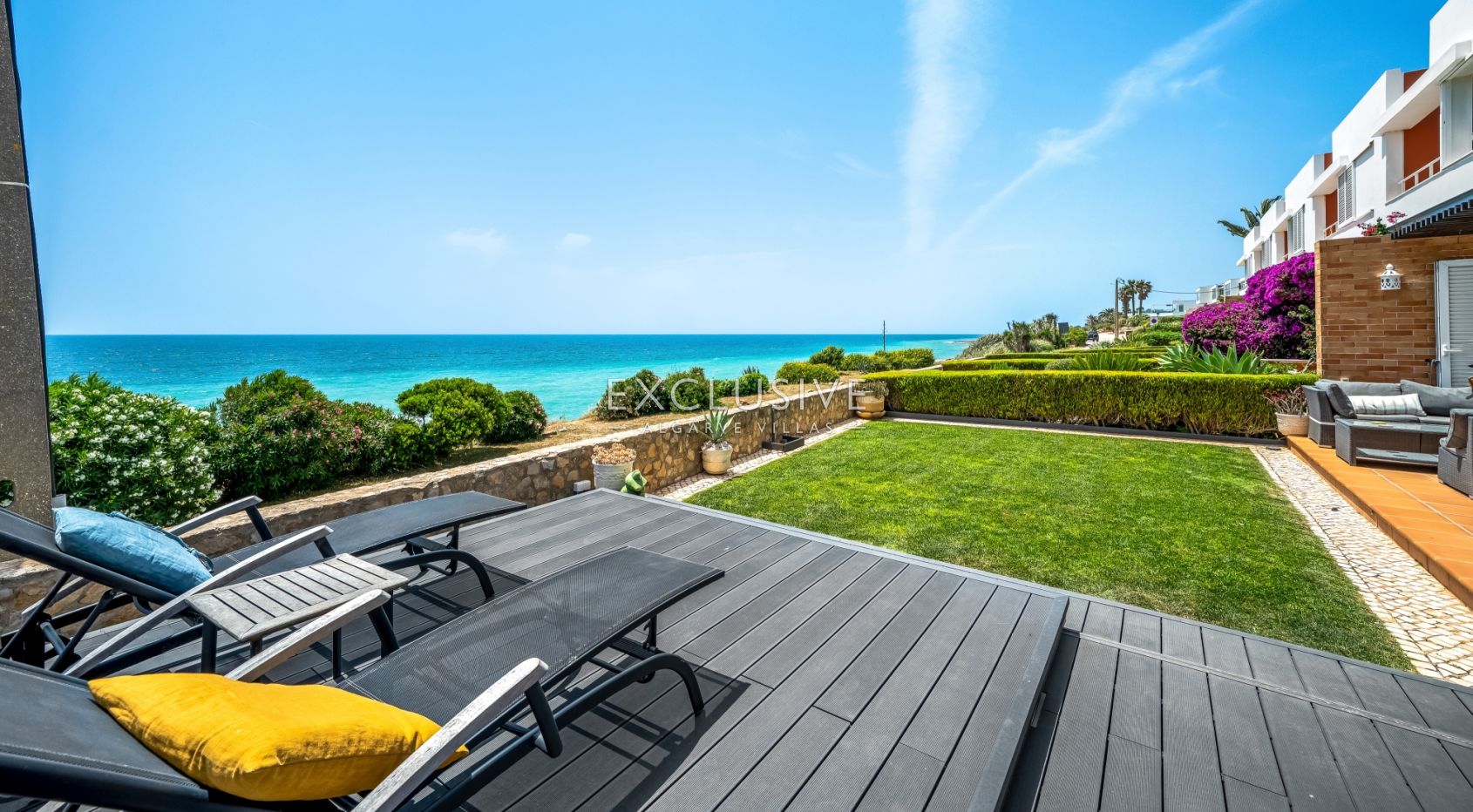Oceanfront Semi-Detached Villa in Praia da Luz — photo 1