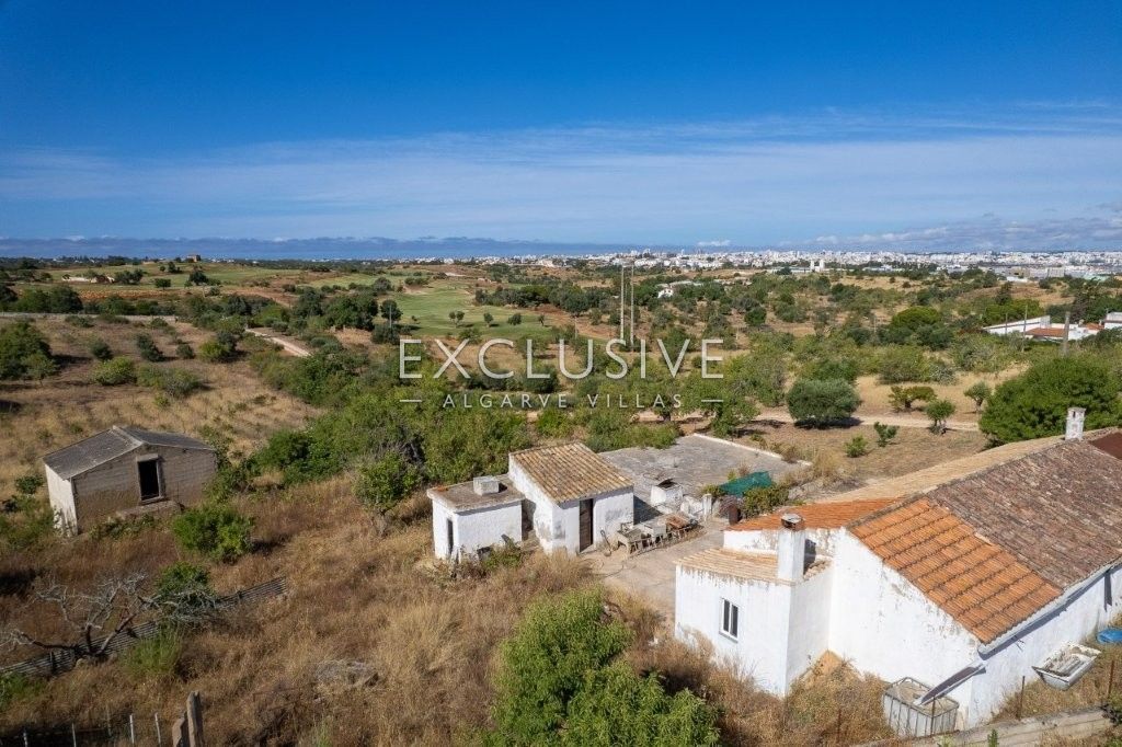 Terreno com ruínas, vista mar e para o campo de golfe à venda perto do campo de golfe da Lagoa