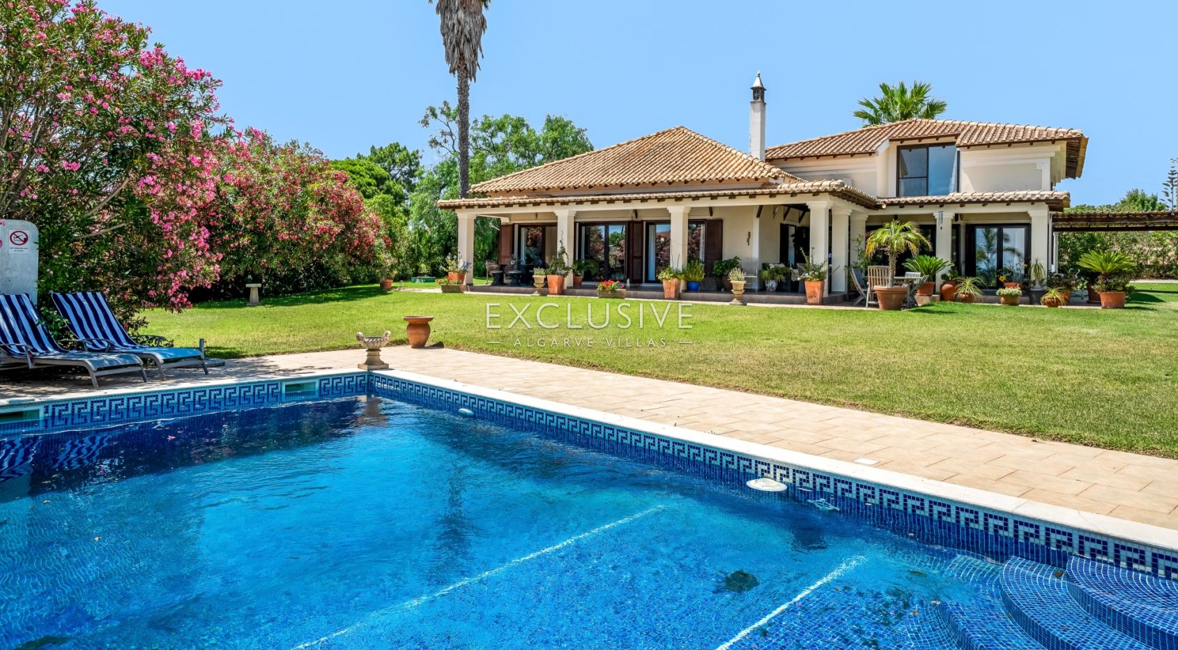 Propriedade em estilo de casa de campo à venda em Caramujeira, no Algarve 
