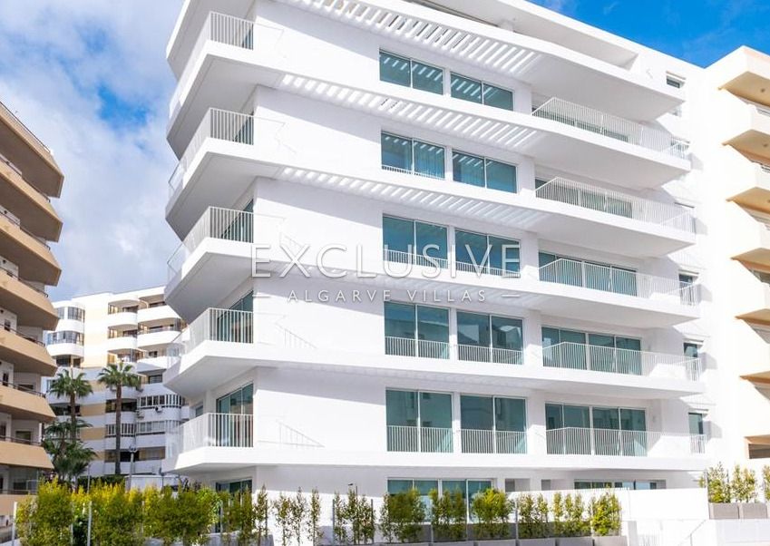 Modern 3 Bedroom Apartment for Sale in Vilamoura, Close to the Marina and Golf Courses