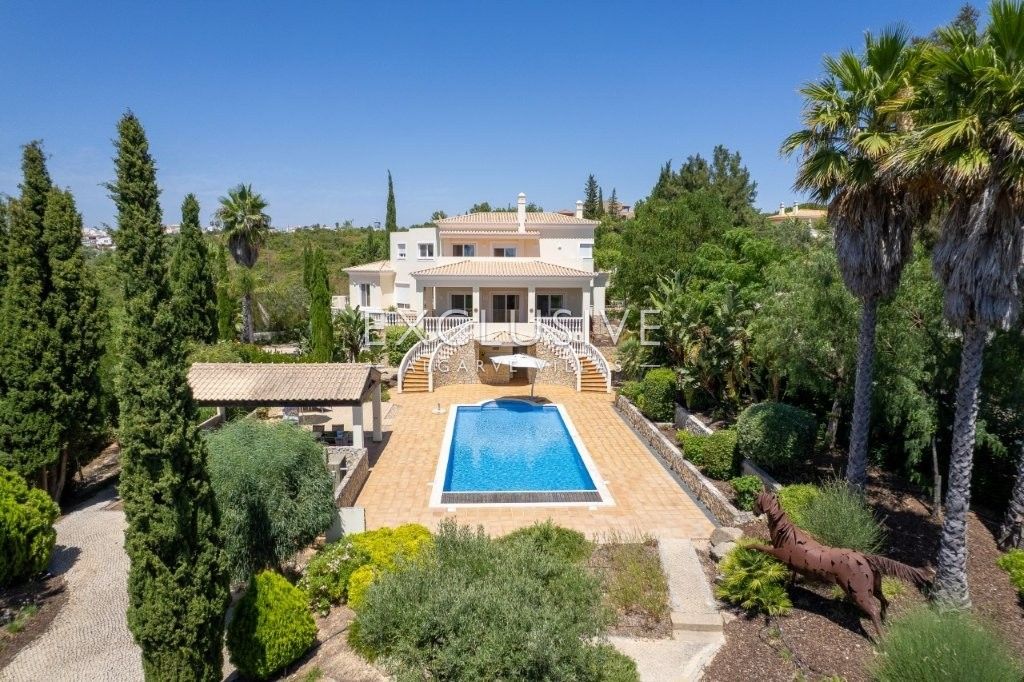 Venda de moradia moderna V4, estilo tradicional, piscina e vista para mar, Carvoeiro