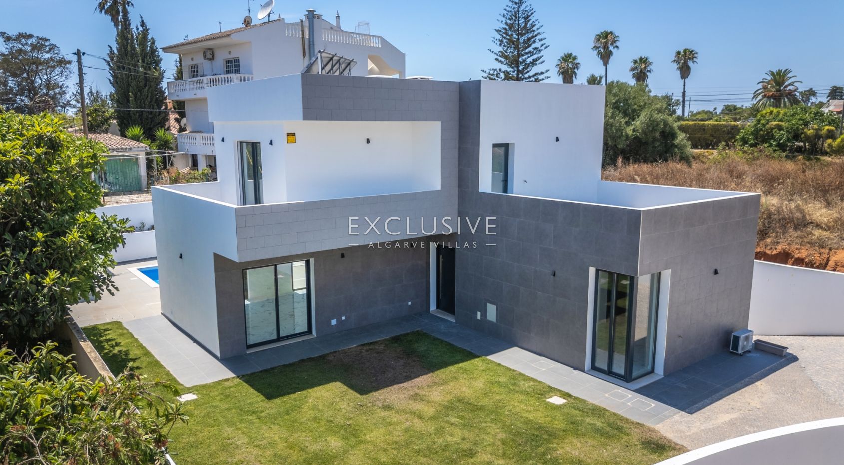 Modern 3+1 Bedroom Villa with Pool and Garden for Sale in Lagos, Algarve